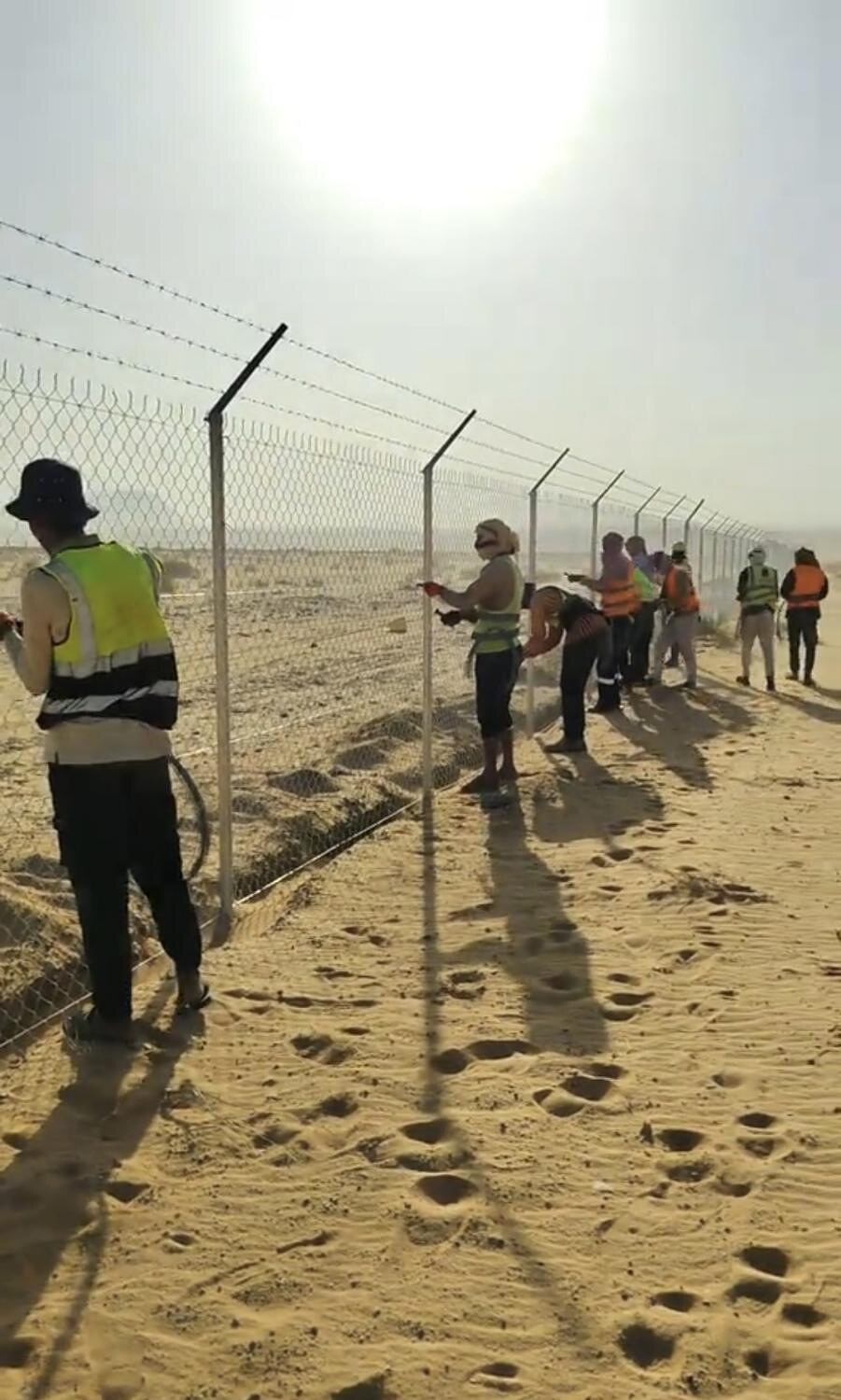 تركيب سياج أمني شبكي ميدانياً